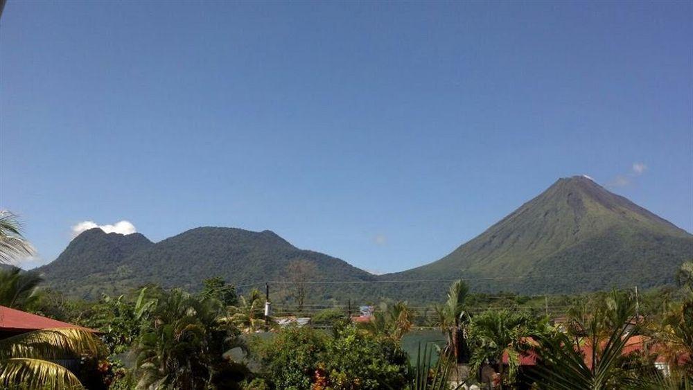 Luigis Hotel La Fortuna Exterior photo